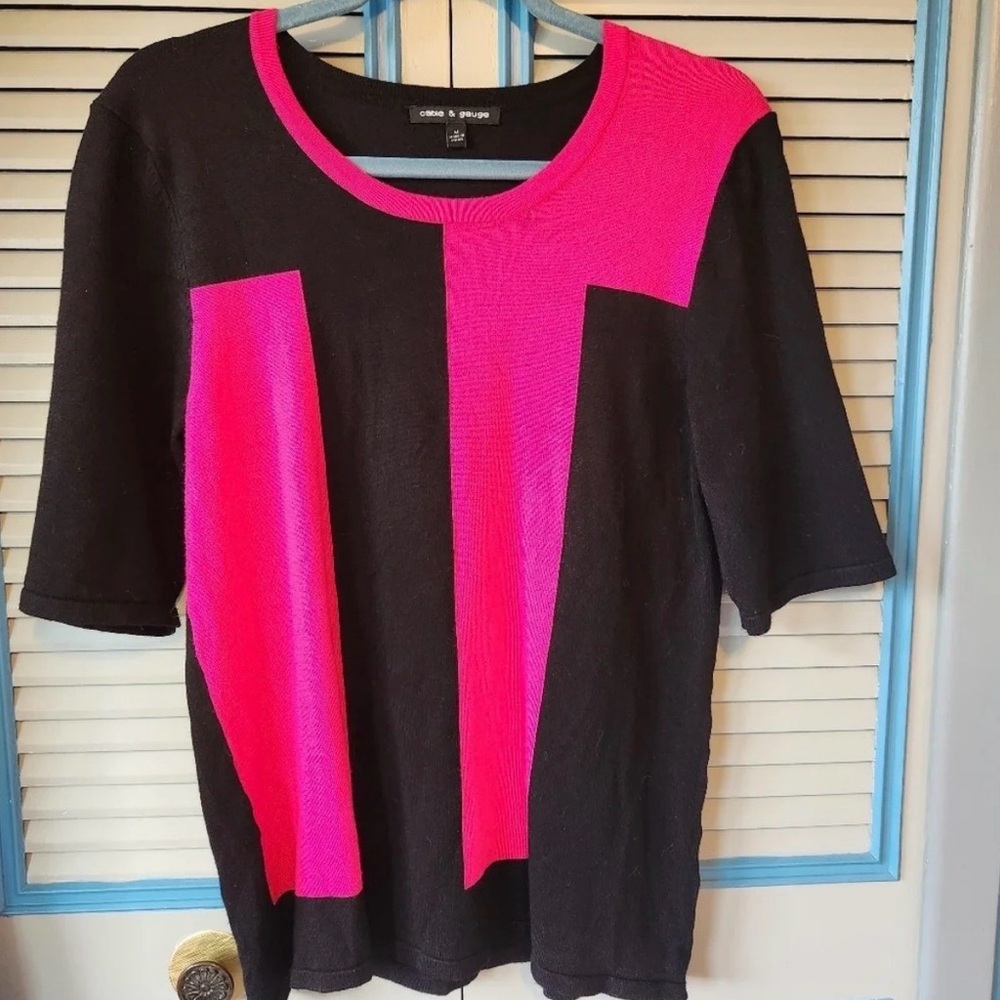 Cable & Gauge Black & Hot Pink Short Sleeve Knit Top